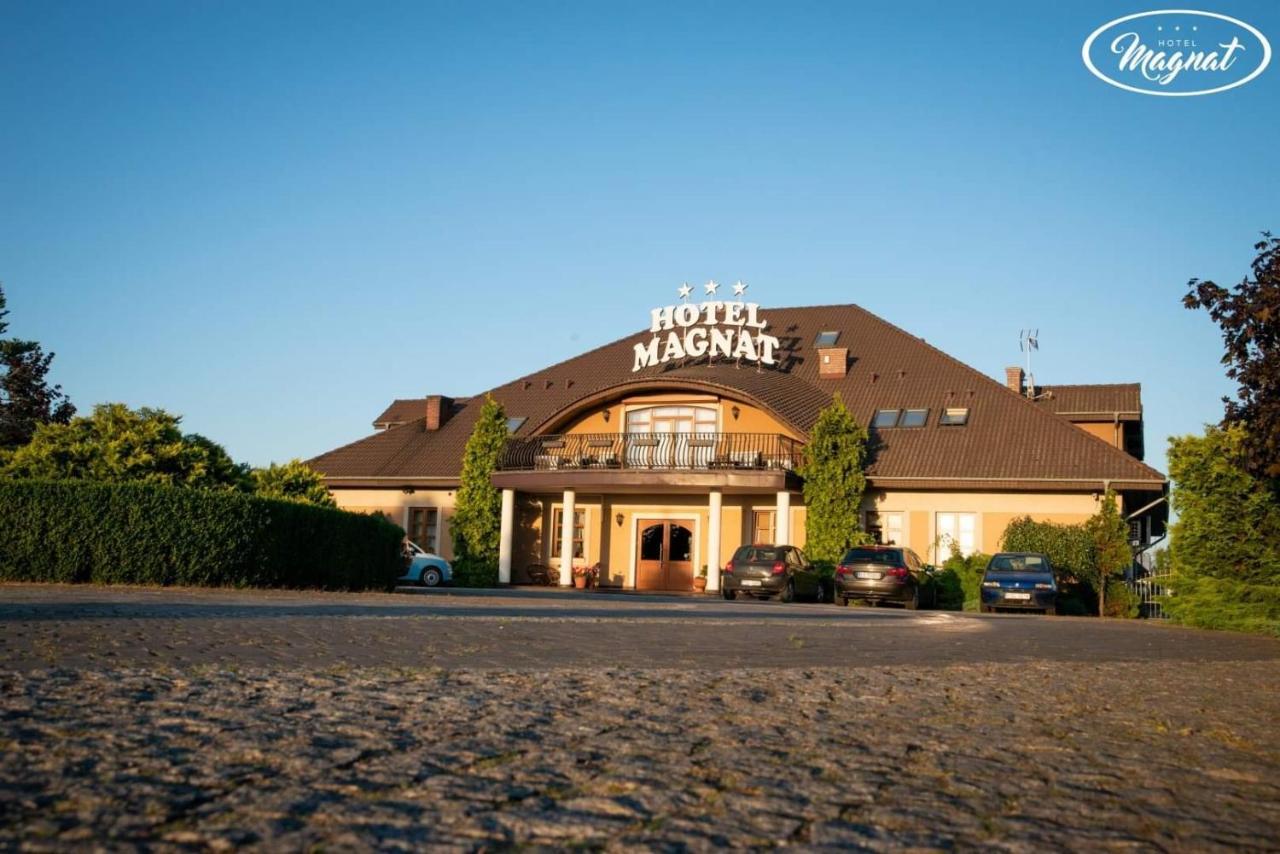 Hotel Magnat Słupca Екстериор снимка