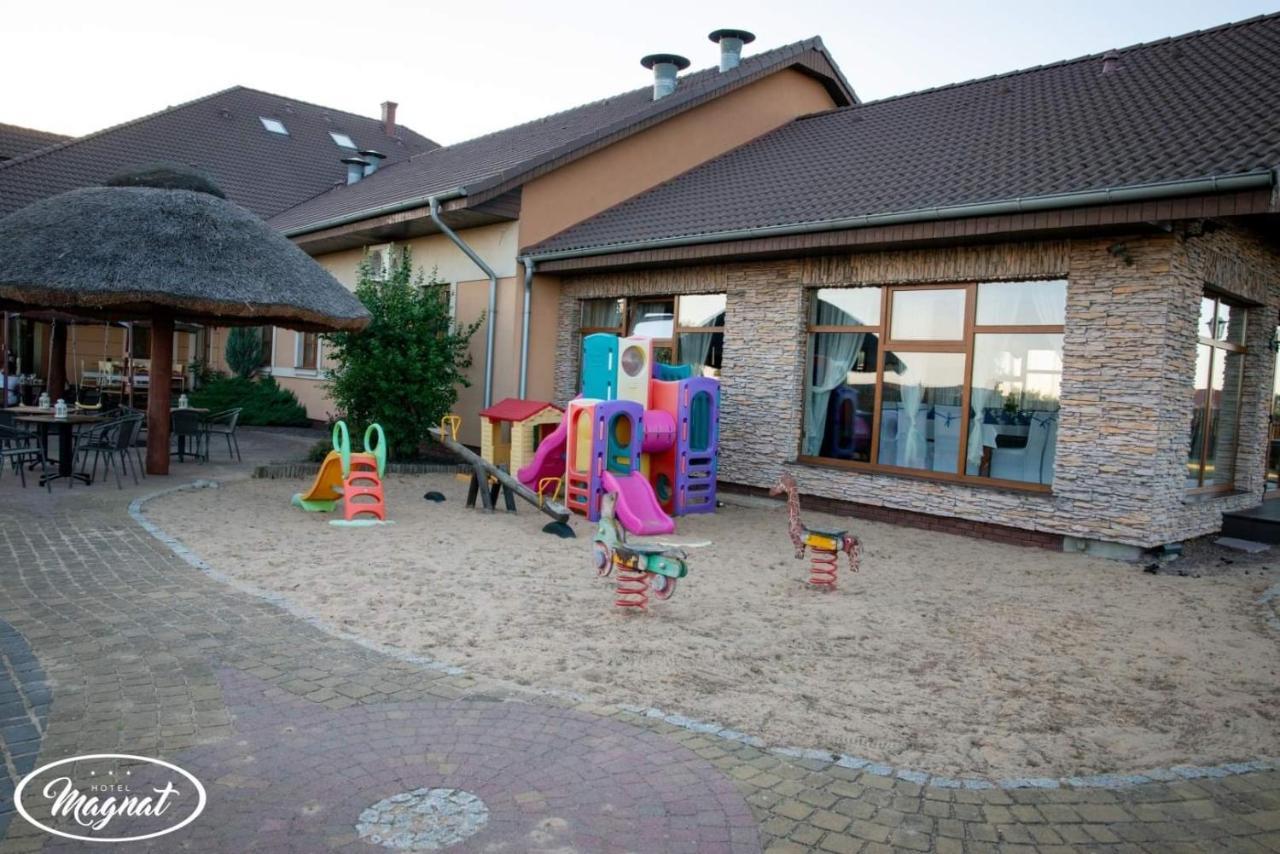 Hotel Magnat Słupca Екстериор снимка