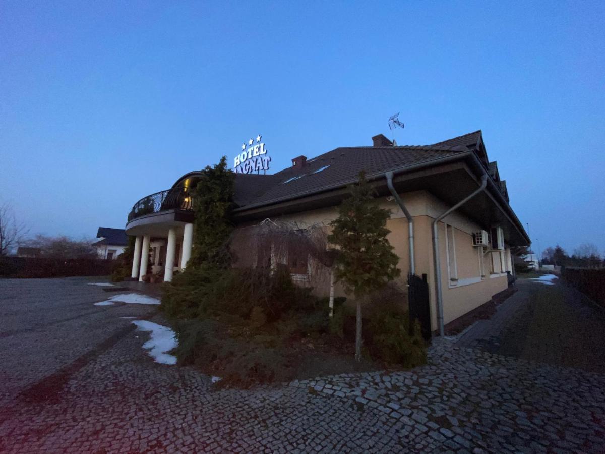 Hotel Magnat Słupca Екстериор снимка