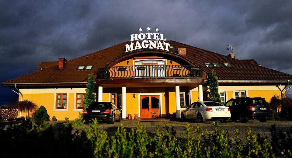 Hotel Magnat Słupca Екстериор снимка
