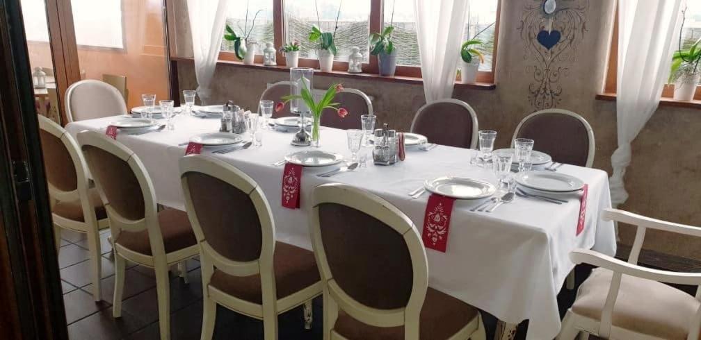 Hotel Magnat Słupca Екстериор снимка